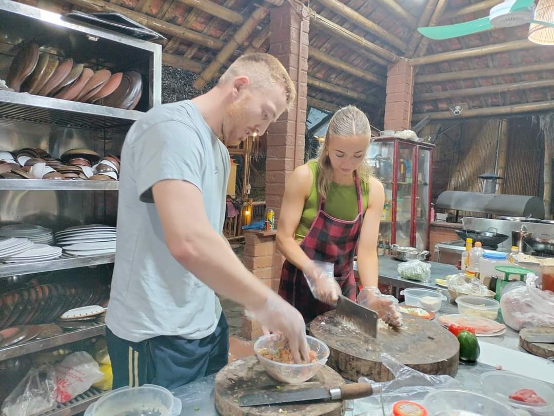 Cooking together at Thung Sen